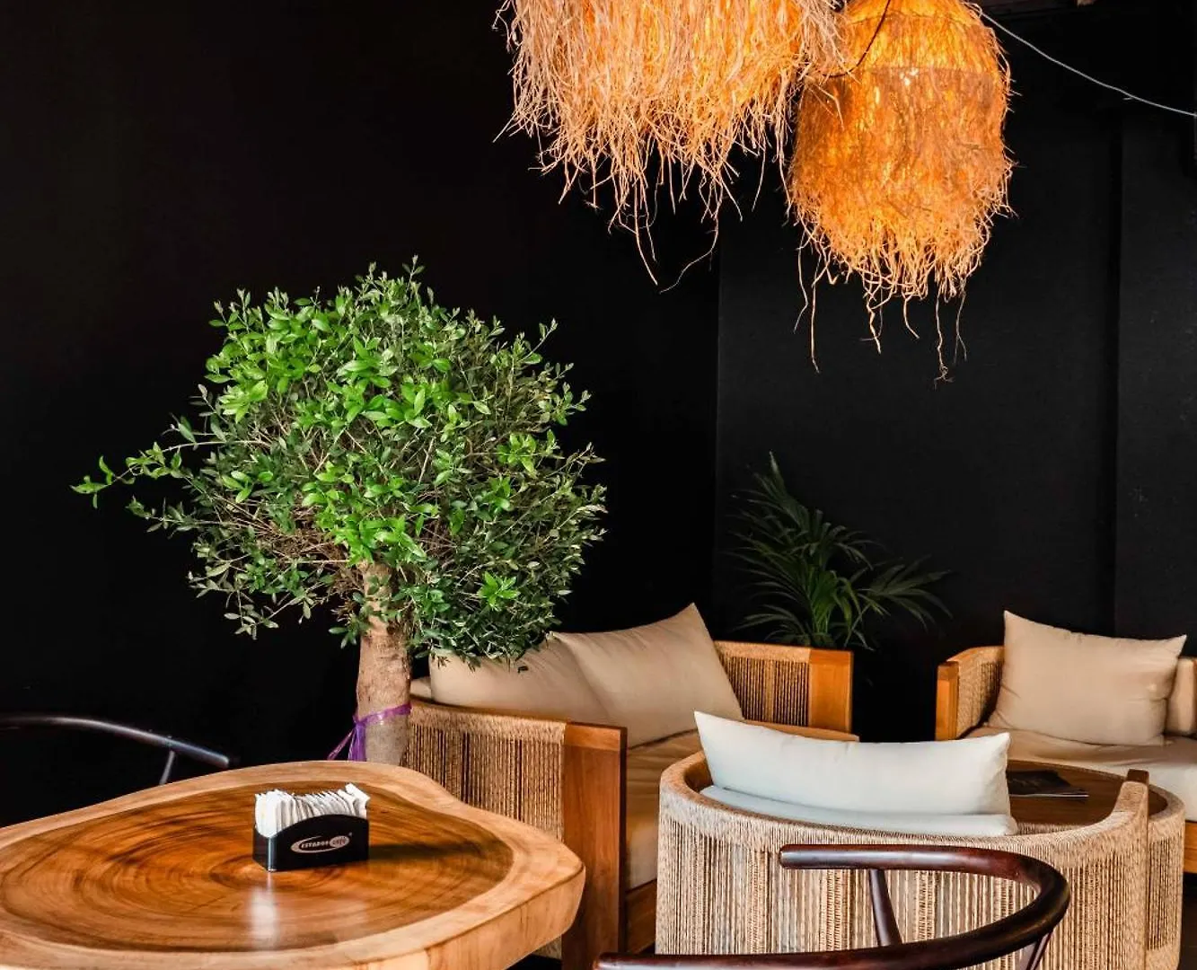 Cuni Luxury Hotel Sarandë 4*,  Albania