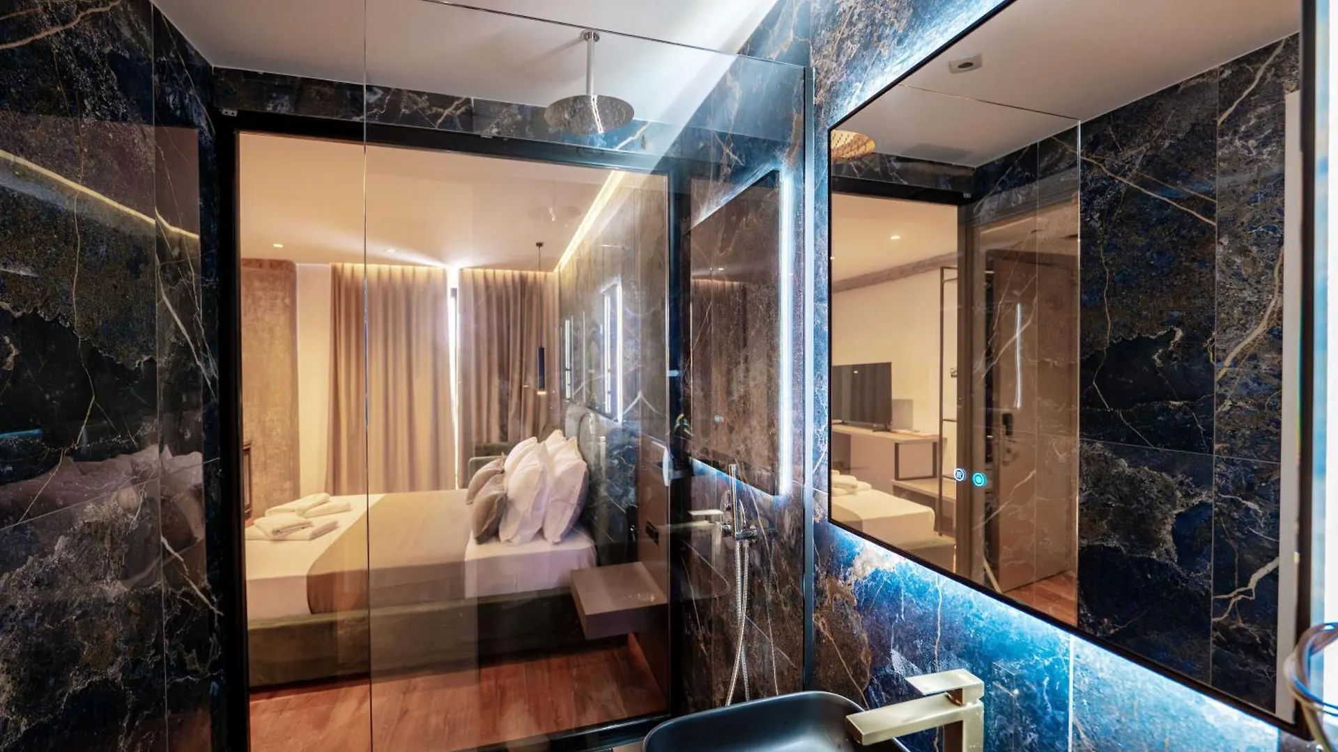 Cuni Luxury Hotel Sarandë 4*,  Albania